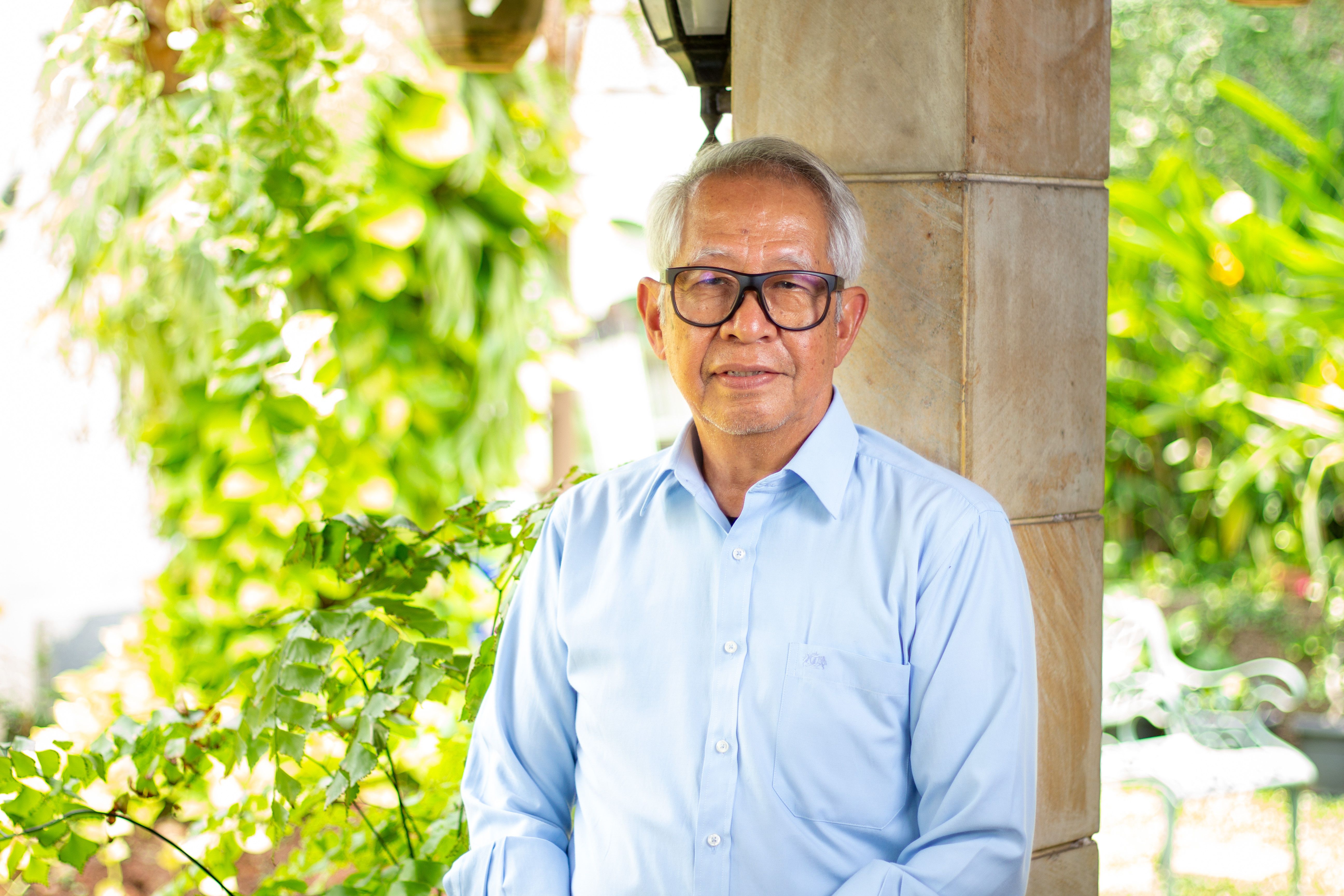 Hidup Penuh Keseimbangan dr. Hermansyur Kartowisastro