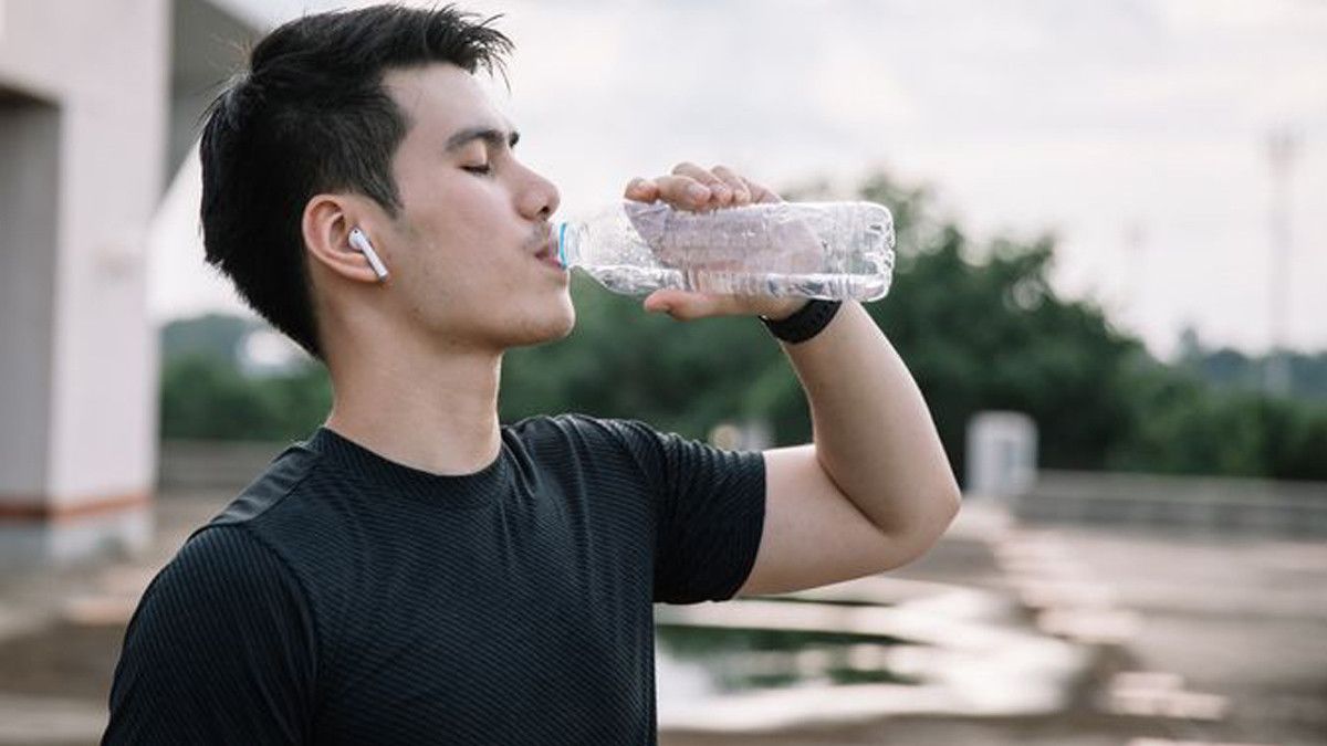 Ilustrasi Saat Sedang Minum Air