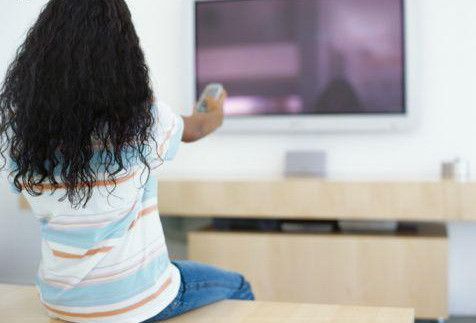 Menonton TV Penyebab Obesitas pada Anak