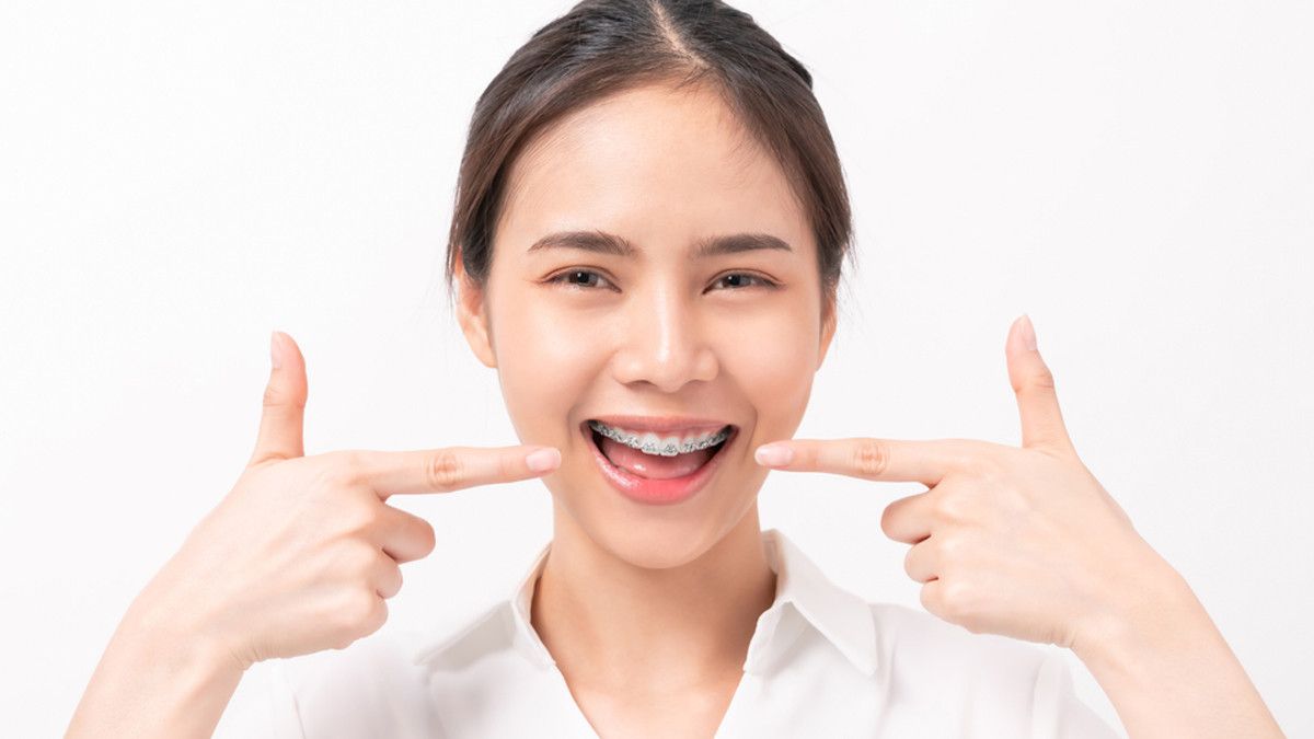 Panduan untuk Anda yang Pakai Kawat Gigi