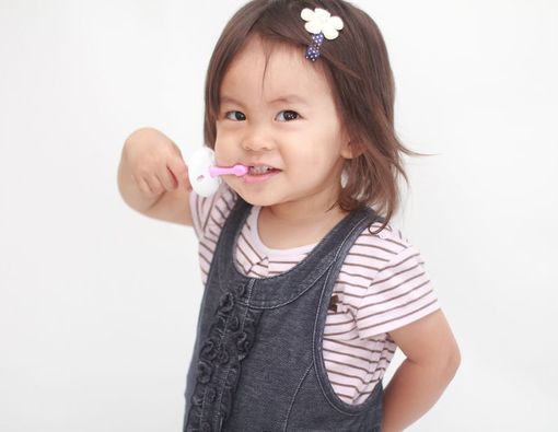 Kapan si Kecil Harus Mulai Menyikat Gigi?