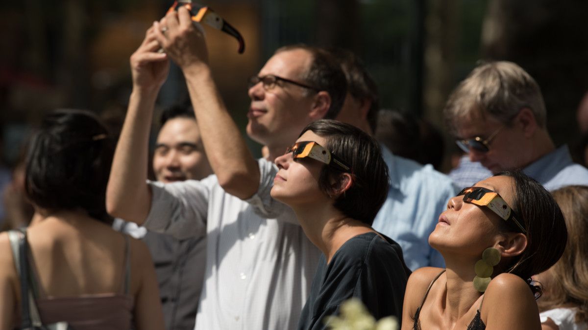 Agar Mata Tetap Sehat, Ini Cara Melihat Gerhana Matahari yang Tepat