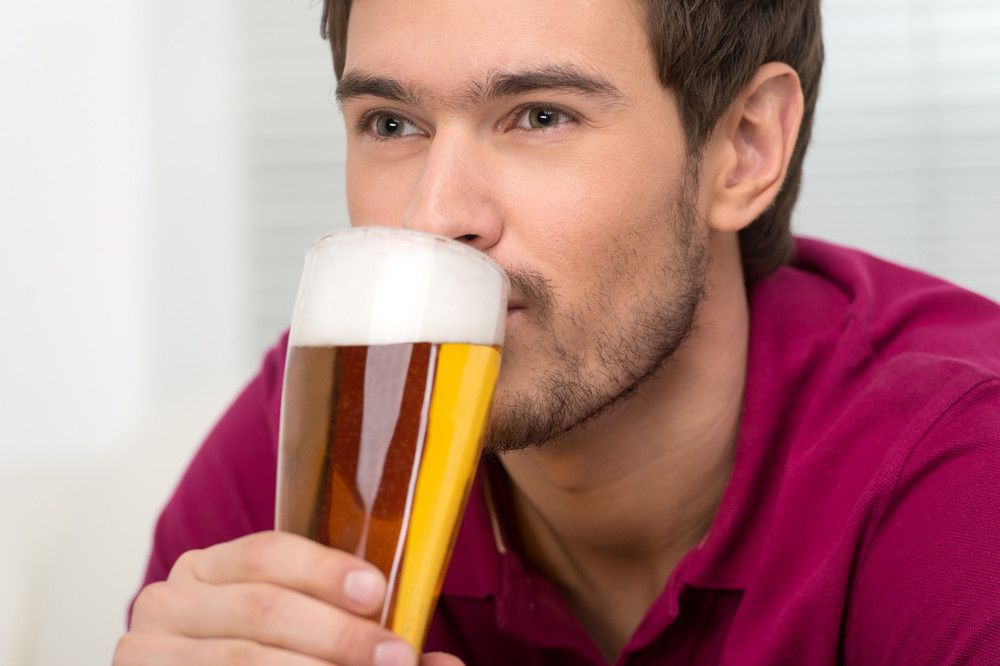 Sering Minum Alkohol? Waspadai Sirosis Hati (BlueSkyImage/Shutterstock)