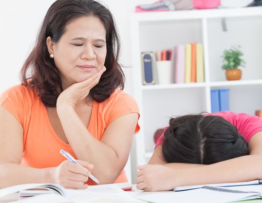 Anak Ketahuan Menyontek, Bagaimana Orang Tua Harus Bersikap?