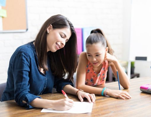 Dampingi Anak Saat Belajar di Rumah, Ini Tipsnya!